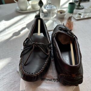 New Minnetonka Driver Women’s Dark Brown Leather Moccasin.  Size 8